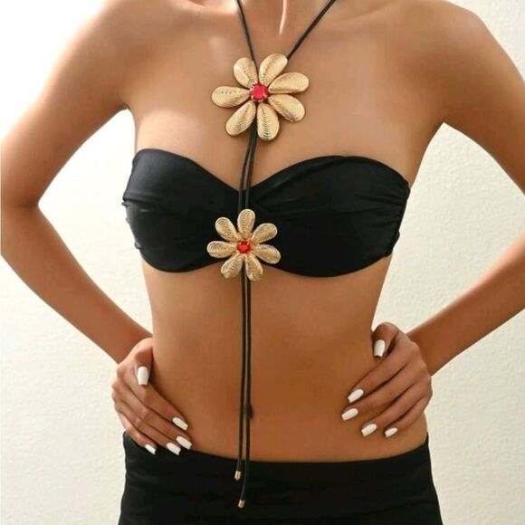 Black Long Neackless  with Gold Floral Accents - Picture 4 of 4